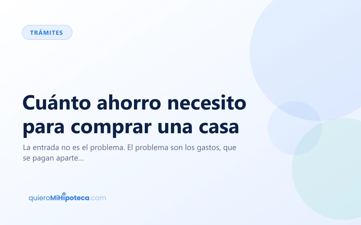 Monedas apiladas junto a las llaves de una vivienda y una escritura