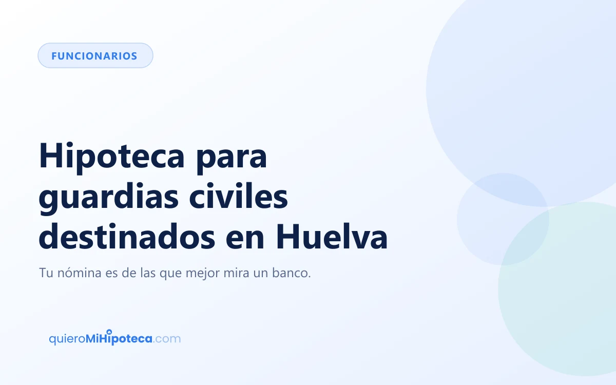 Vista de la costa de Huelva con viviendas al fondo