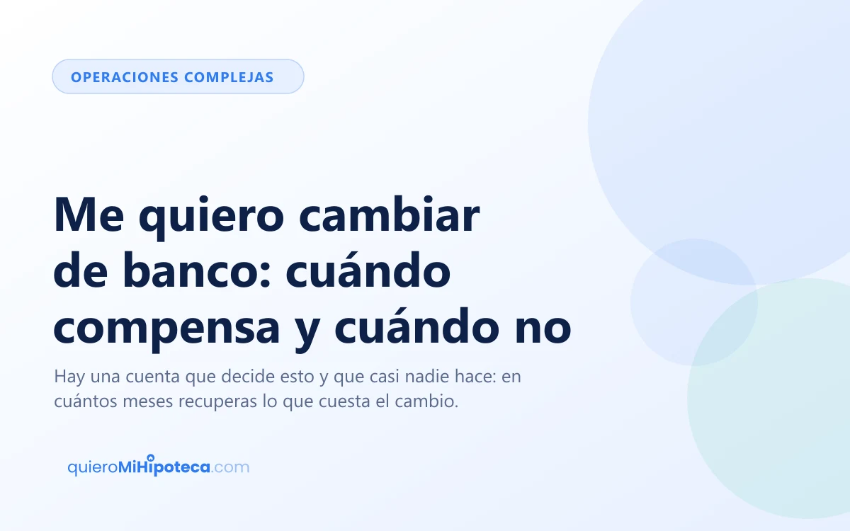 Recibo de hipoteca y una calculadora sobre una mesa de cocina